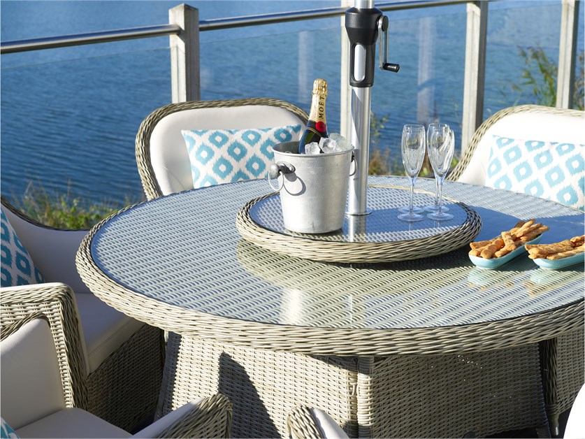 Monte Carlo Rattan 6 Seat Round Dining Set with Lazy Susan, Parasol & Base Alternative Image