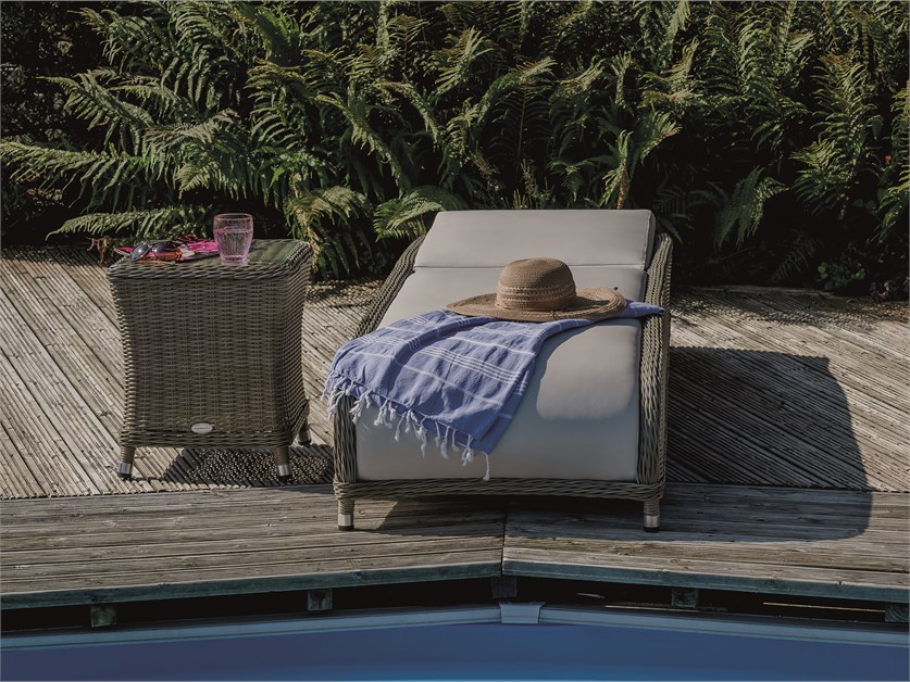 Monte Carlo Lounger with Side Table Alternative Image