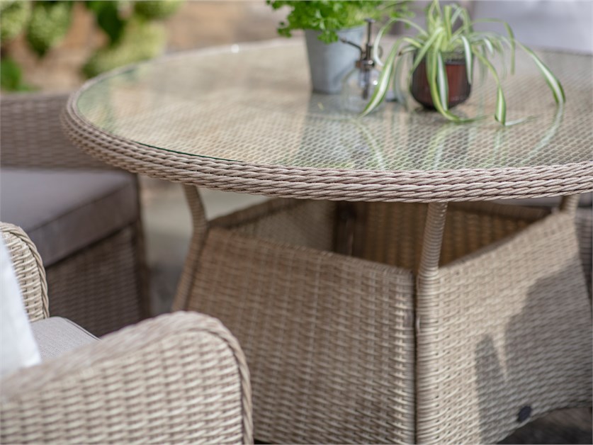 Chedworth Sandstone Rattan 4 Seat Round Dining Set with Parasol & Base Alternative Image