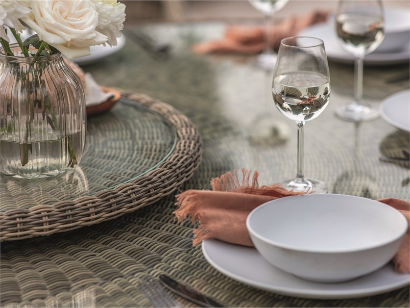 Sahara Rattan 8 Seat Elliptical Dining Set Table with Lazy Susan, Parasol & Base Alternative Image