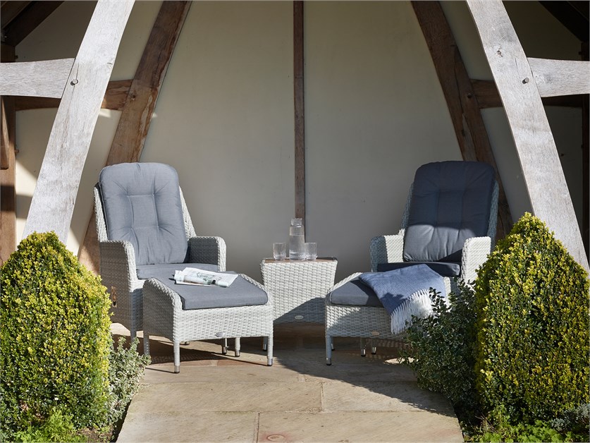 Tetbury Cloud Rattan Recliner Set with 2 Footstools & Tree-Free Top Side Table